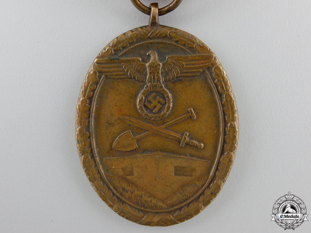 a_west_wall_medal_with_packet_of_issue_img_03.jpg55ae61378359d