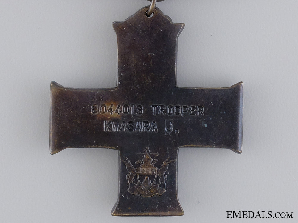 a_bronze_zimbabwe_cross_for_gallantry_to_trooper_kwasara_img_03.jpg53f76f08ecf24