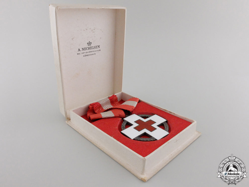 a_danish_red_cross_decoration_with_case_img_03.jpg5565d7639ae31