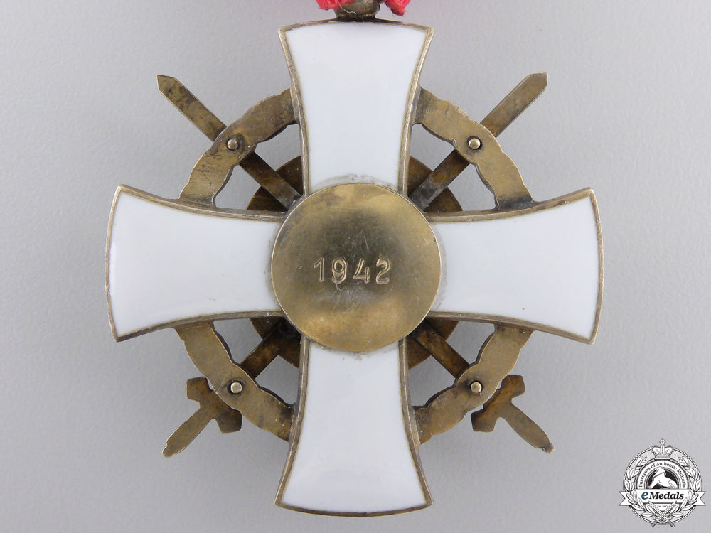 a1942_hungarian_order_of_the_holy_crown;_knight_badge_img_03.jpg559e855b3f939