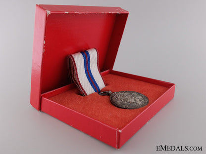 queen_elizabeth_ii_silver_jubilee_medal1952-1977,_boxed_img_03.jpg5421adff6399d