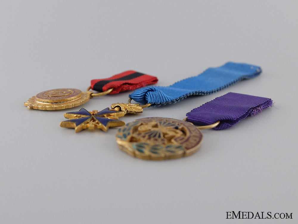 three_miniature_spanish_medals_img_03.jpg541072c4194a8