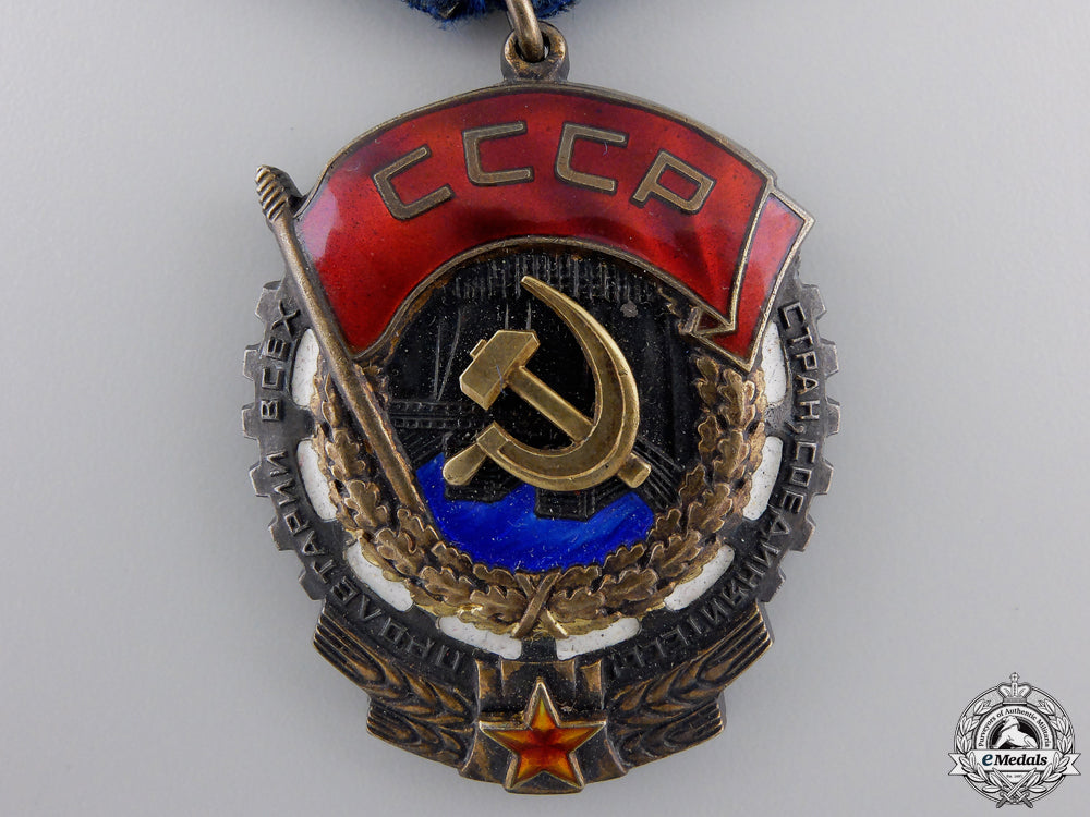 russia,_soviet_union._an_order_of_the_red_banner_of_labour_with_award_booklet_img_03.jpg5519530b36538