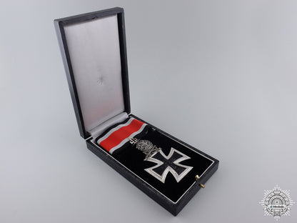 a1957_knight's_cross_of_the_iron_cross_with_swords_and_oak_leaves_img_03.jpg54f73d57833ed