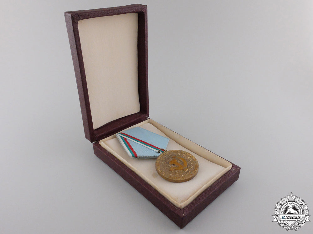 a_bulgarian_veteran_of_labour_medal_with_case_img_03.jpg5550b6512ede6