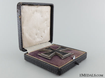 an_iron_cross_first_class1914_by_k.a.g.;_with_case_of_issue_img_03.jpg5385ec472030c