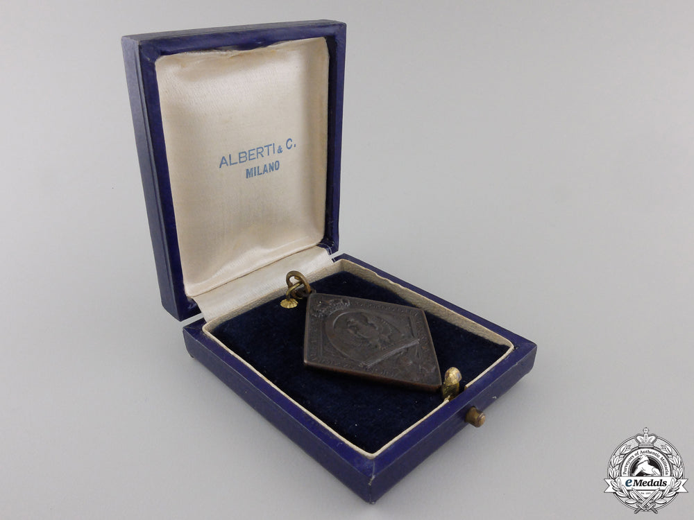 an_italian_national_union_official_on_leave_of_italy_presidency_medal_img_03.jpg5568b6f427c64