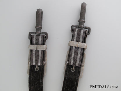 a_set_of_luftwaffe_dagger_hangers_img_03.jpg53206a5393ea3