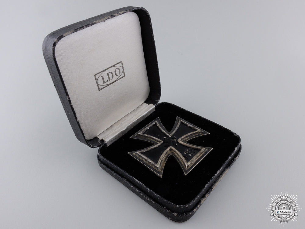 an_iron_cross_first_class1939_with_ldo_case_img_03.jpg54e3889f7ddad