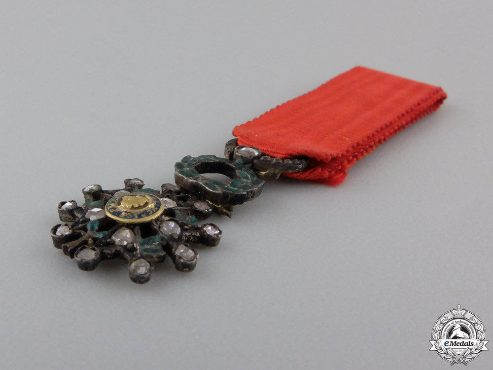 a_miniature_french_legion_d'honneur_in_diamonds_img_04.jpg55413746306fd