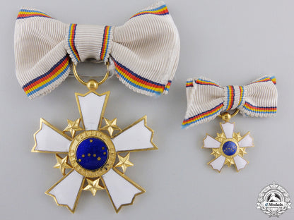 a_nordic_gymnastics_federation_award_by_c.c.sporrong&_co._img_04.jpg559bda08bc09b