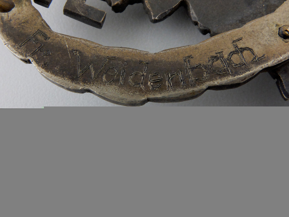 an_early_pilot’s_badge_to_pilot_downed_may191940,_france_img_04.jpg552939b095978