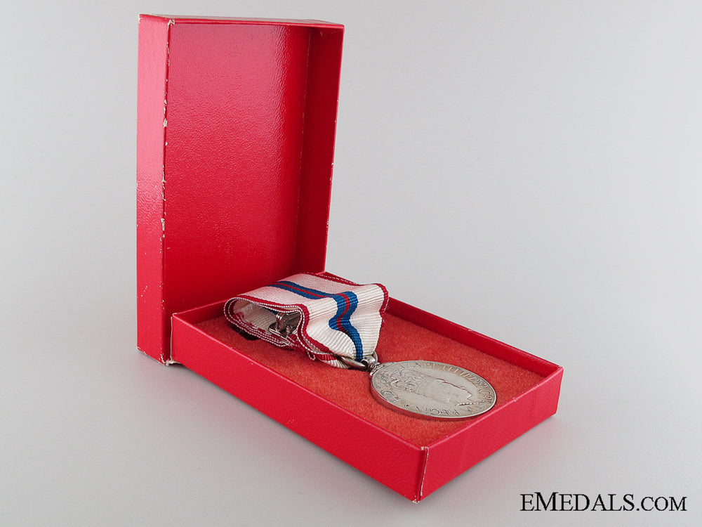 queen_elizabeth_ii_silver_jubilee_medal1952-1977_img_04.jpg52f64342ef65a