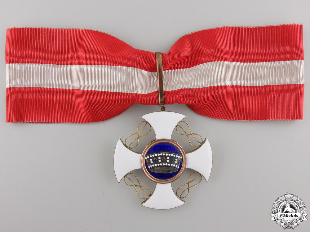 italy,_kingdom._an_order_of_the_crown_in_gold,_commander's_cross_with_case,_c.1918_img_04.jpg5575c16d20af6_1