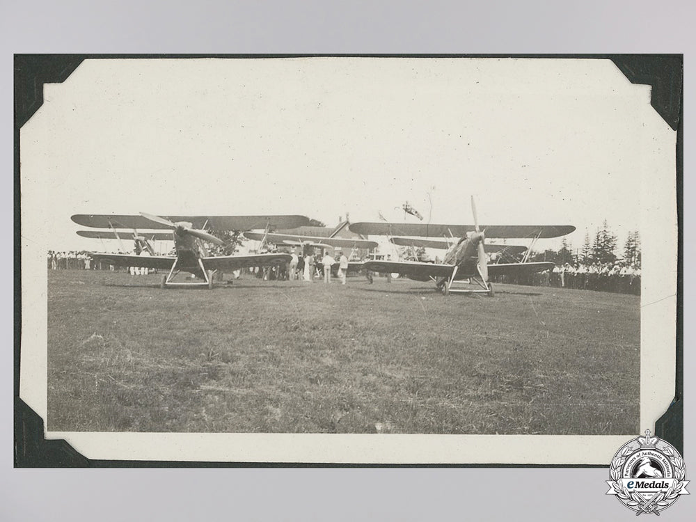 six1934_mounted_toronto_flying_club_photographs_img_04.jpg558ac092c818a