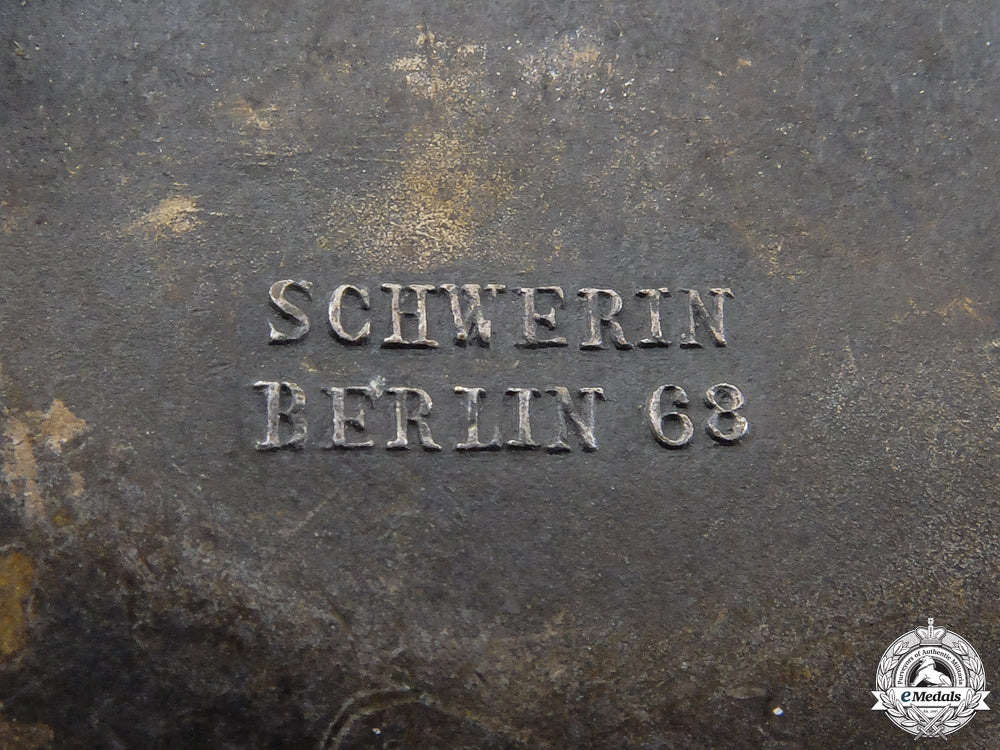a_first_version_kriegsmarine_e-_boat_badge_by_schwerin_img_04.jpg55b39246c2253
