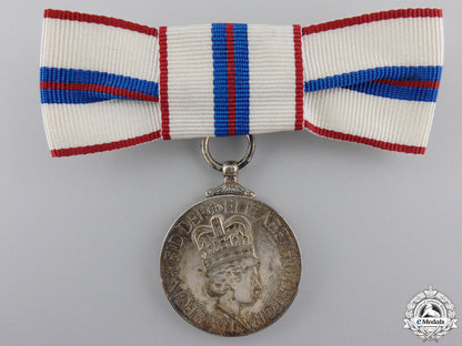 a_queen_elizabeth_ii_silver_jubilee_medal;_ladies_version_with_box_img_04.jpg55364d393b7af
