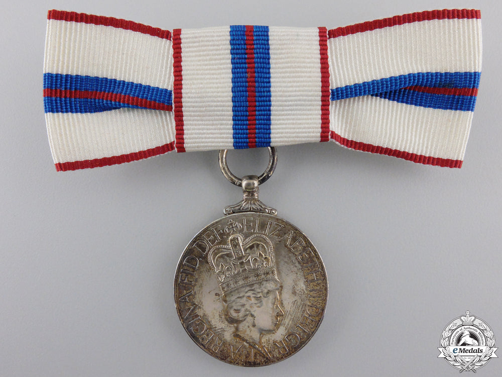 a_queen_elizabeth_ii_silver_jubilee_medal;_ladies_version_with_box_img_04.jpg55364d393b7af