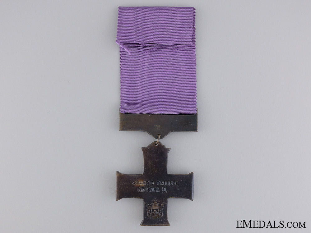 a_bronze_zimbabwe_cross_for_gallantry_to_trooper_kwasara_img_04.jpg53f76f10c666f
