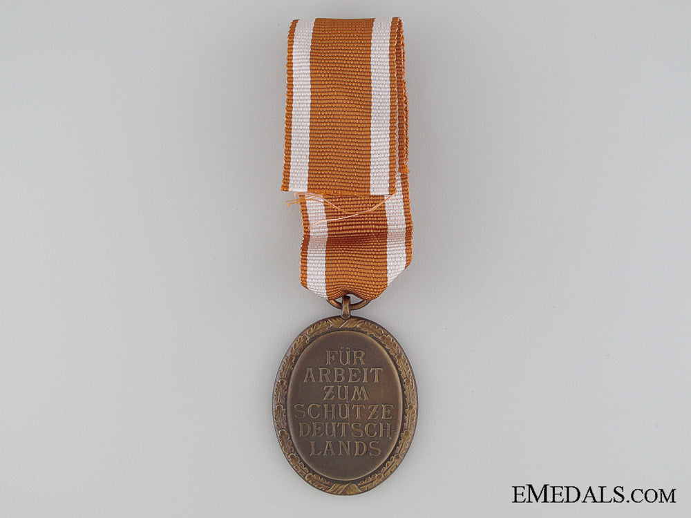 west_wall_medal_img_04.jpg53398199b306f