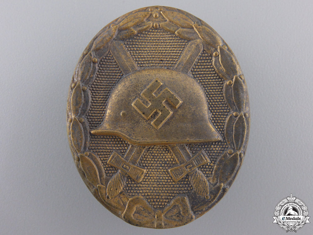 a_gold_grade_wound_badge_with_case_img_04.jpg55229349a71aa