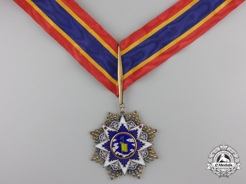 china,_republic._an_order_of_the_resplendent_banner;_v_class_commander,_c.1935_img_04.jpg55ce296f31bb5_1_1