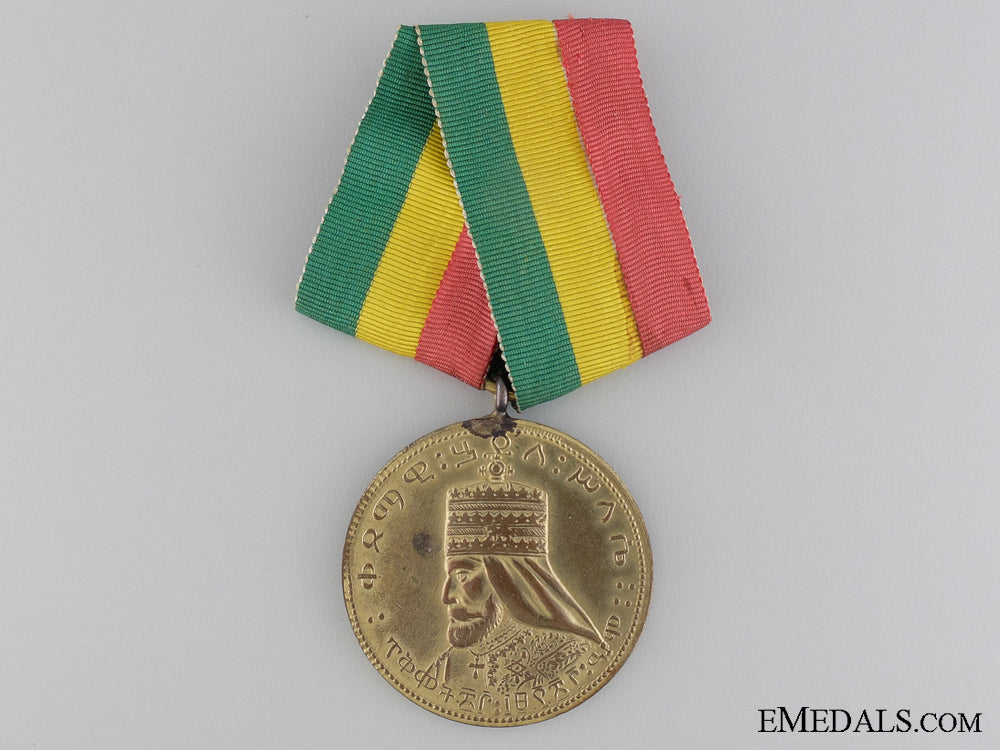 an_ethiopian_coronation_medal_of_haile_selassie_i;_gold_grade_img_04.jpg5458e9377fd0f