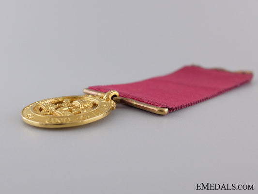 a_miniature_order_of_the_bath_in18_kt_gold_img_04.jpg5419e9a3b464e