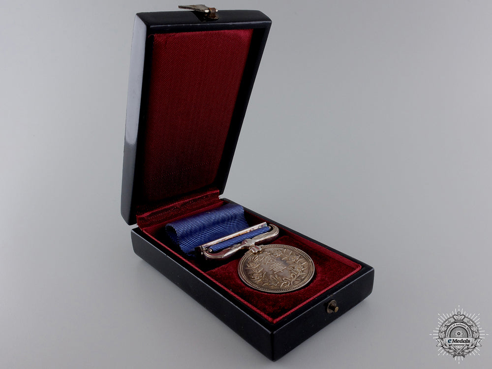 a_japanese_civic_merit_medal_with_case;_named_img_04.jpg54c3c33c4baec