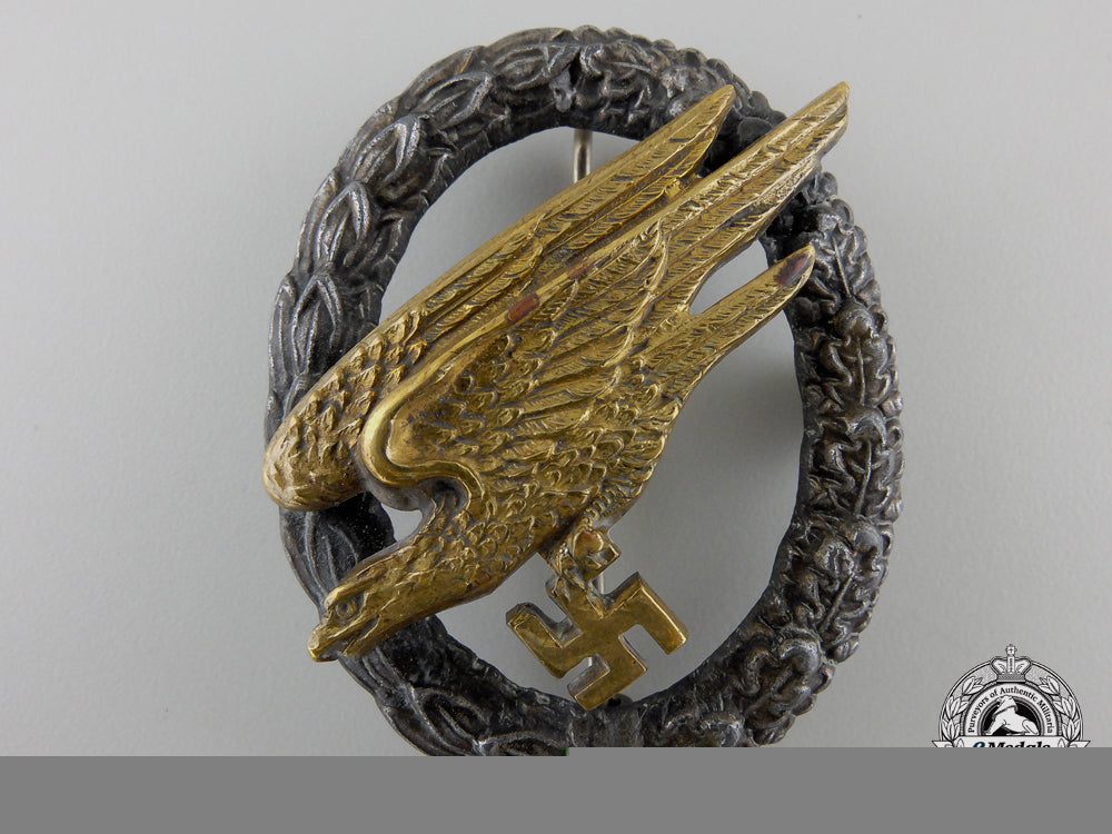 a_luftwaffe_fallschirmjäger_badge_by_juncker_with_case_img_04.jpg55cb7d9f0d042