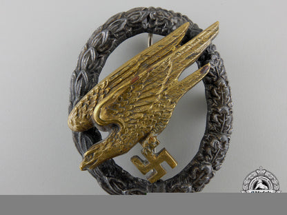 a_luftwaffe_fallschirmjäger_badge_by_juncker_with_case_img_04.jpg55cb7d9f0d042