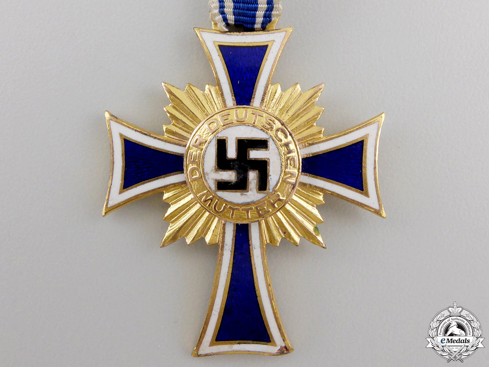 a_gold_grade_german_mother's_cross_with_case_by_werner_redo_img_04.jpg554b77c97e286