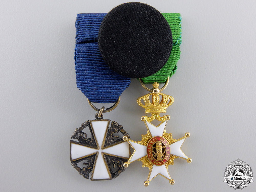 a_swedish&_finnish_miniature_pair_in_gold_img_04.jpg559c2a364e4c4