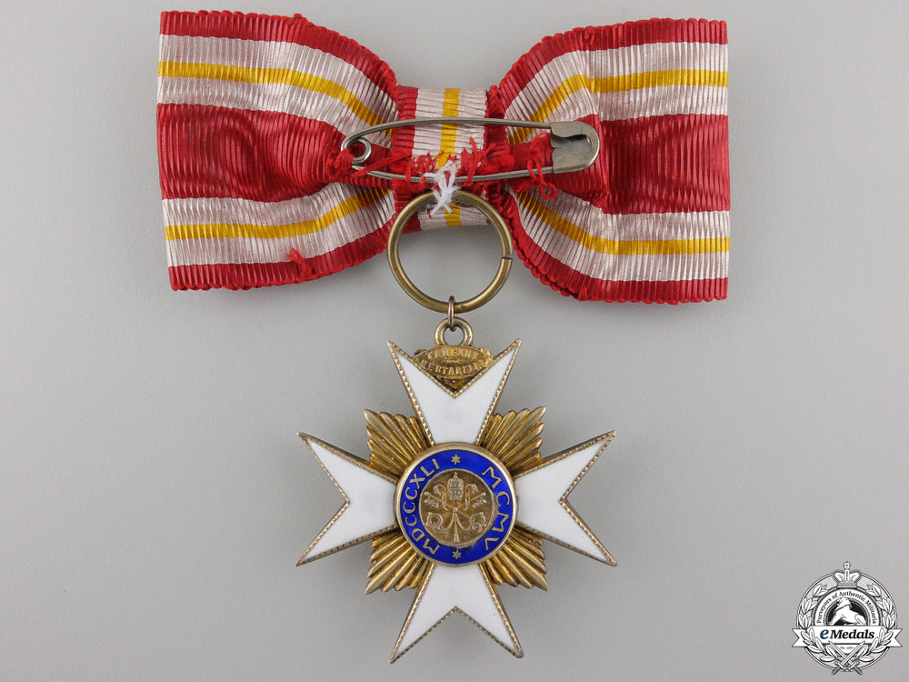 vatican._an_order_of_saint_sylvester,_dame,_by_tanfani_bertarello_img_04.jpg5581a32adc744_1