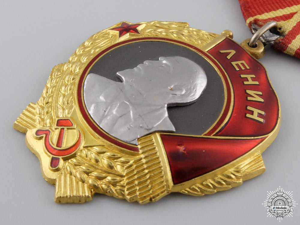 a_soviet_order_of_lenin_in_gold&_platinum_img_04.jpg54d23eb1d3919