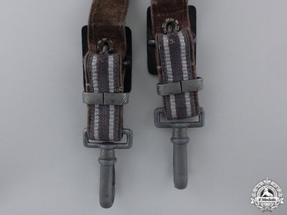 a_set_of_luftwaffe_dagger_hangers_img_04.jpg55312155a37c0