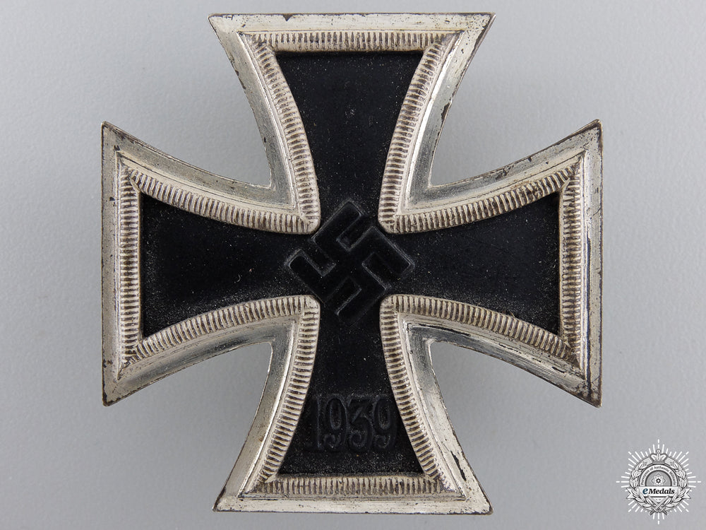a1939_first_class_iron_cross_with_case_by_b._h._mayer_img_04.jpg54f75dac71ac4