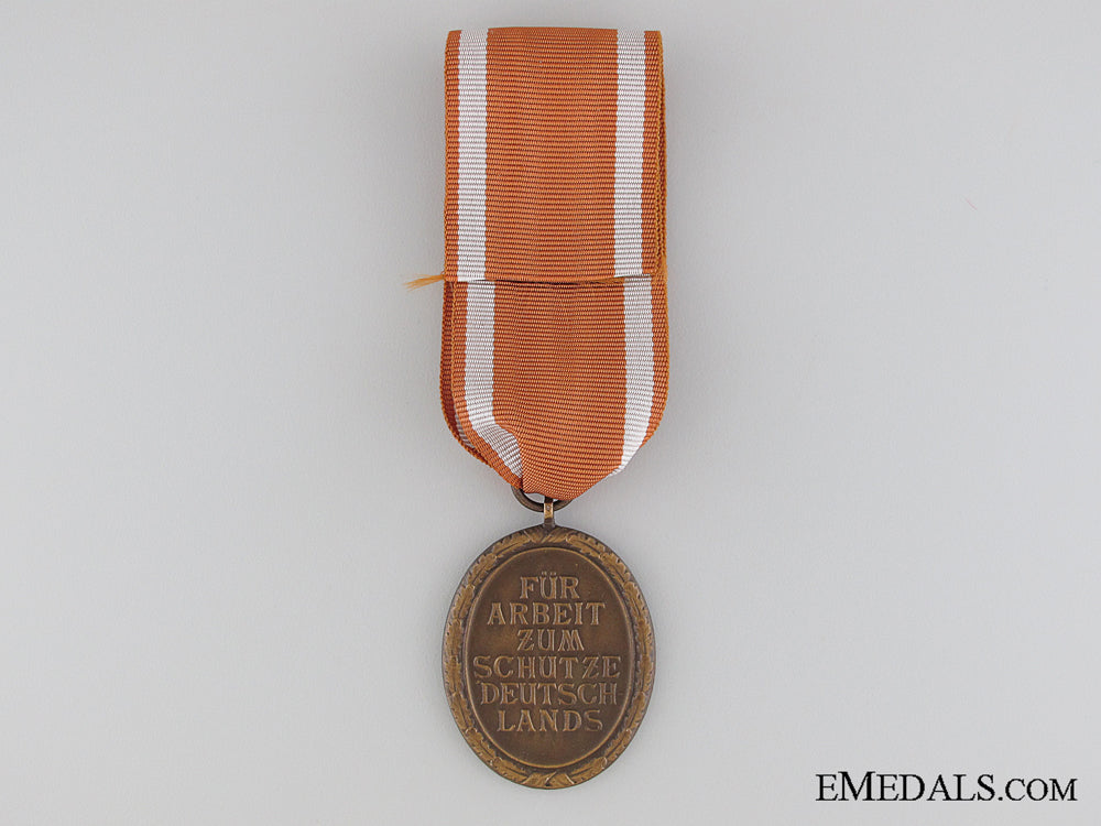 west_wall_medal_img_04.jpg5335864fbaeff