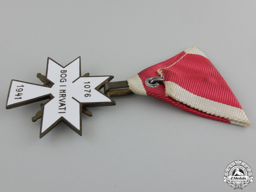 a_croatian_order_of_king_zvonimir's_crown_with_swords;3_rd_class_img_05.jpg55c8fb760b5a6