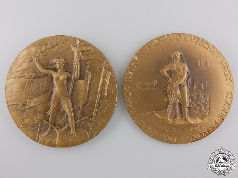 two_czech_second_war_liberation_table_medals_with_case_img_05.jpg55534d647b8a8