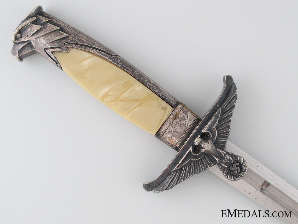 a_government_official's_dagger_by_alcoso_img_05.jpg532061d77b8d3