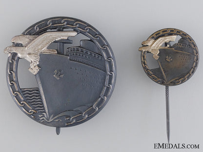 a_mint_blockade_runner_badge_group_to_s.s._columbus_img_05.jpg544e63e98d97f