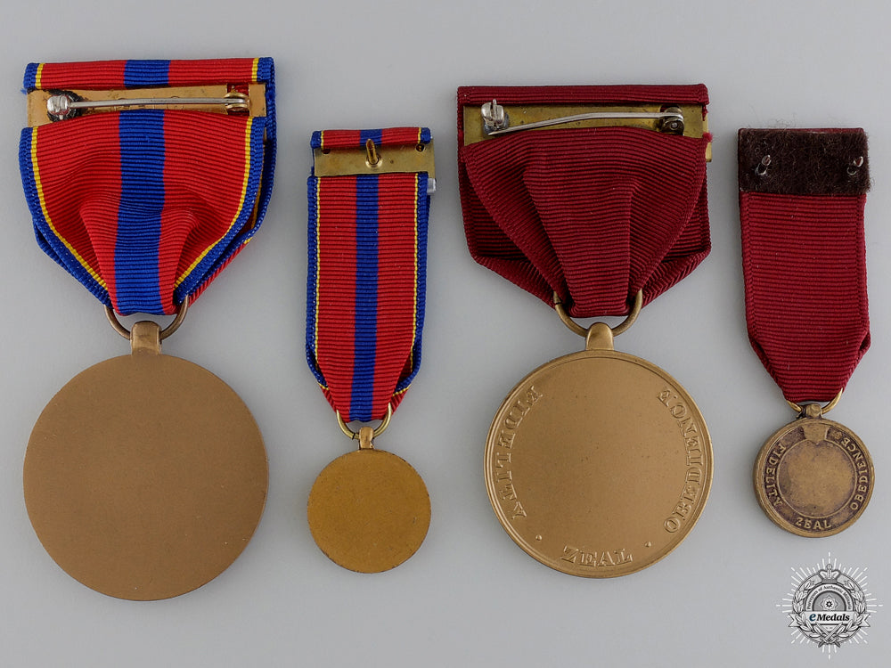 two_american_merit_medals_with_case_img_05.jpg54a810e40f358