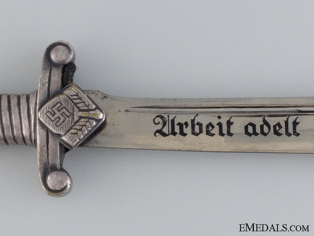 a_miniature_rad_leader's_dagger_by_h.w.pauseback_img_05.jpg545391ba5db76