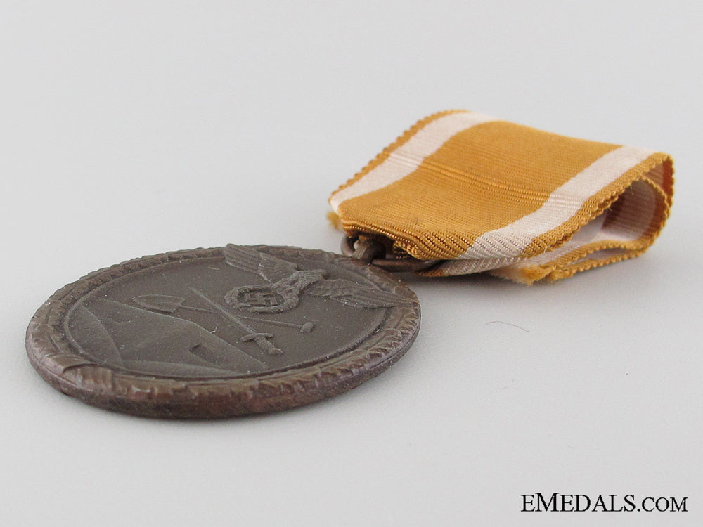 west_wall_medal_img_05.jpg5303bef3281b6