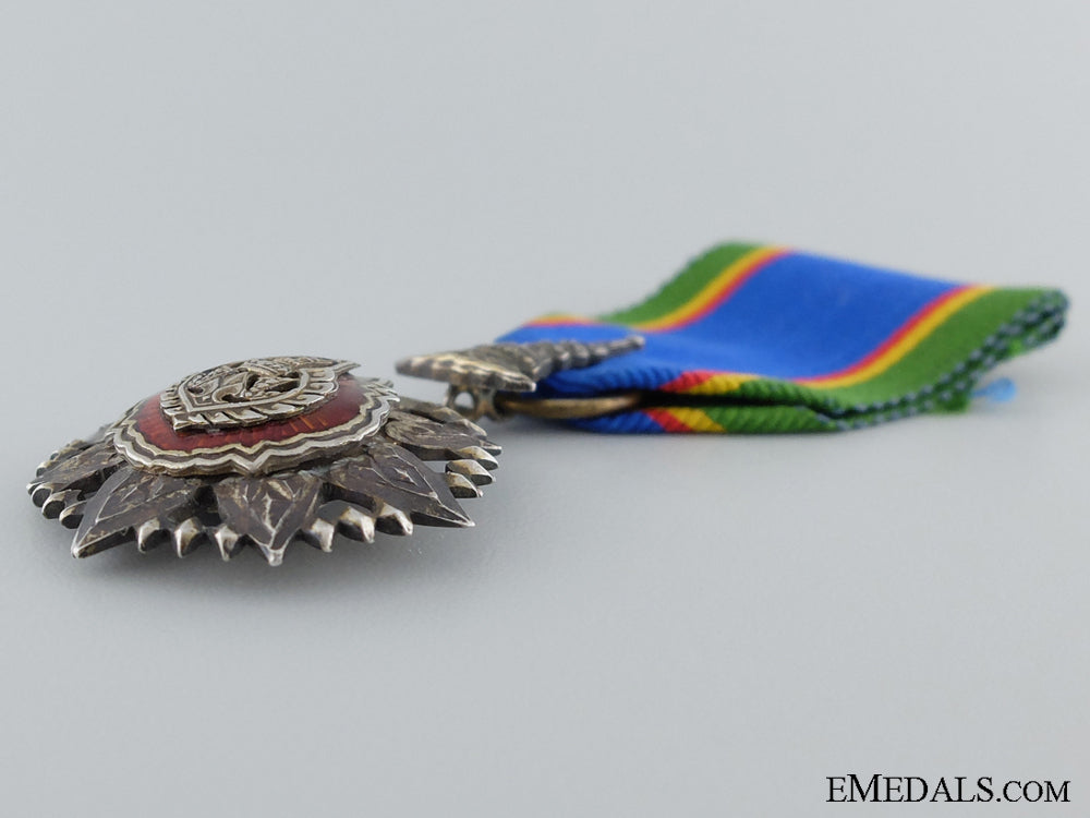 the_order_of_the_crown_of_thailand;5_th_class_img_05.jpg5367d124e03b9