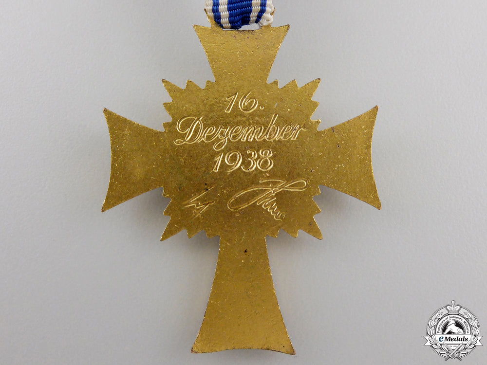 a_gold_grade_german_mother's_cross_with_case_by_werner_redo_img_05.jpg554b77cef0605