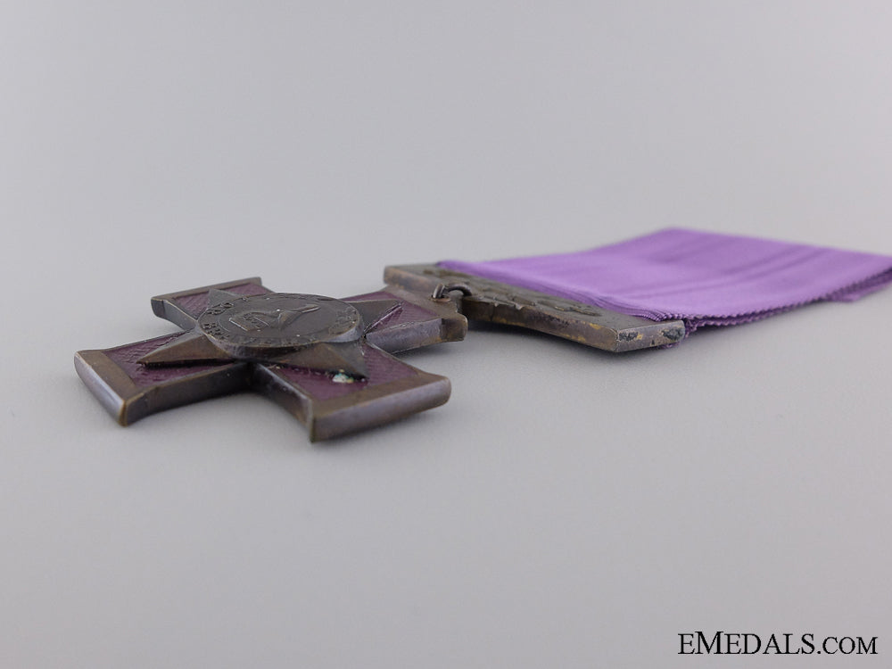 a_bronze_zimbabwe_cross_for_gallantry_to_trooper_kwasara_img_05.jpg53f76f1a3a23a