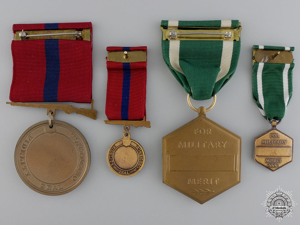 two_american_merit_medals_with_case_img_05.jpg54a811773c88a