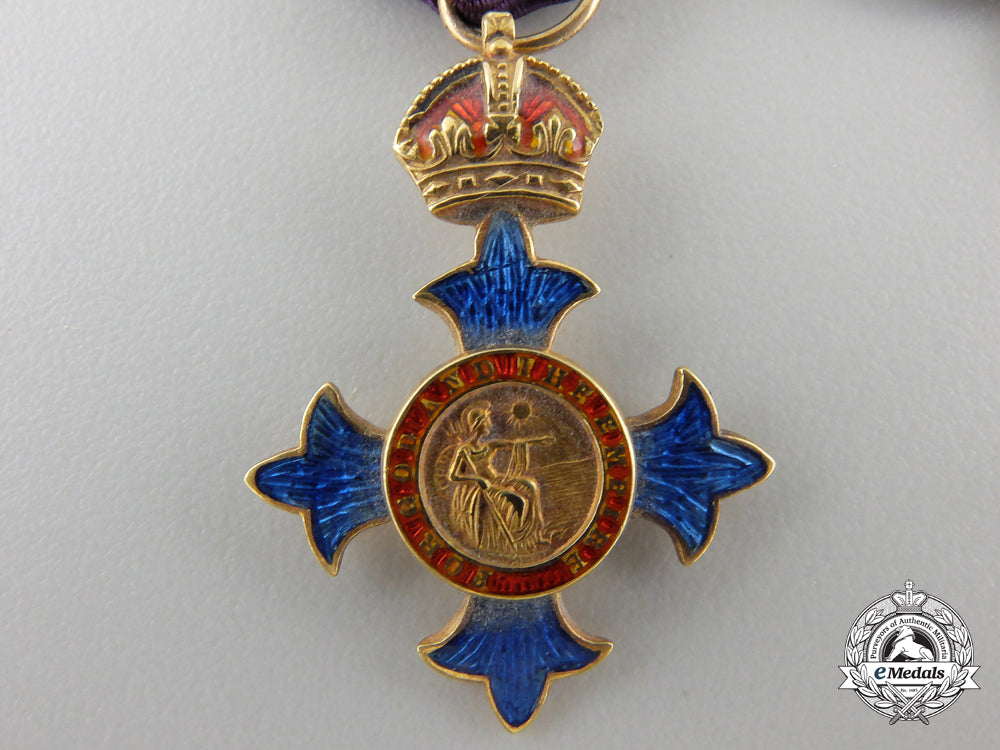 a_gold_order_of_the_british_empire_miniature_group_with_case_img_05.jpg55ce4394464bf
